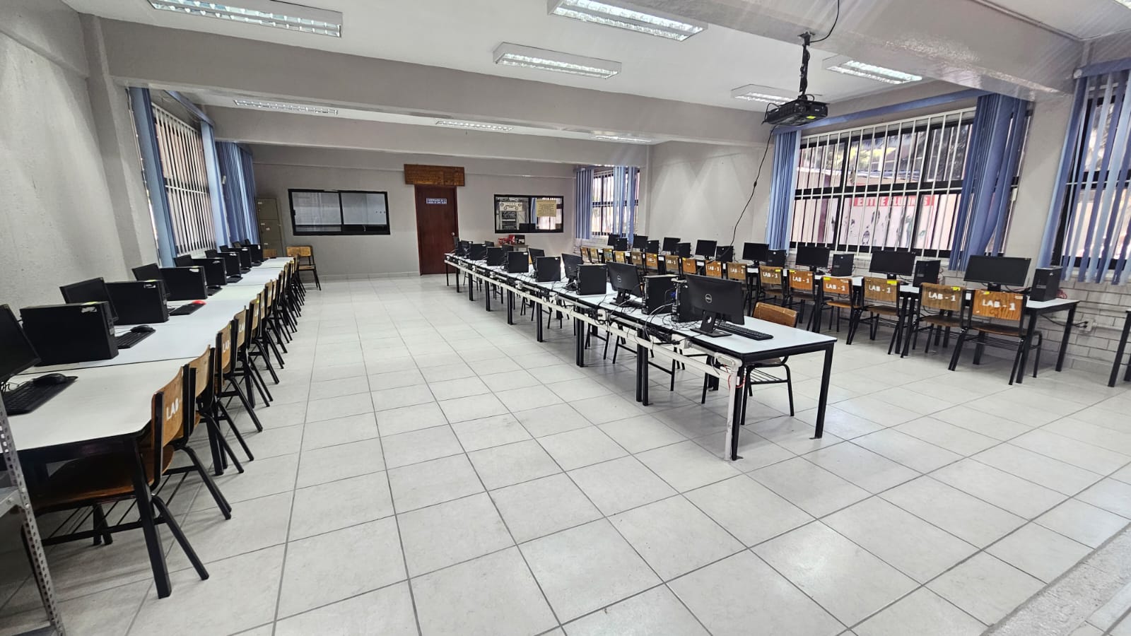 BOLETIN 44: REHABILITACION DEL LABORATORIO DE OFIMATICA